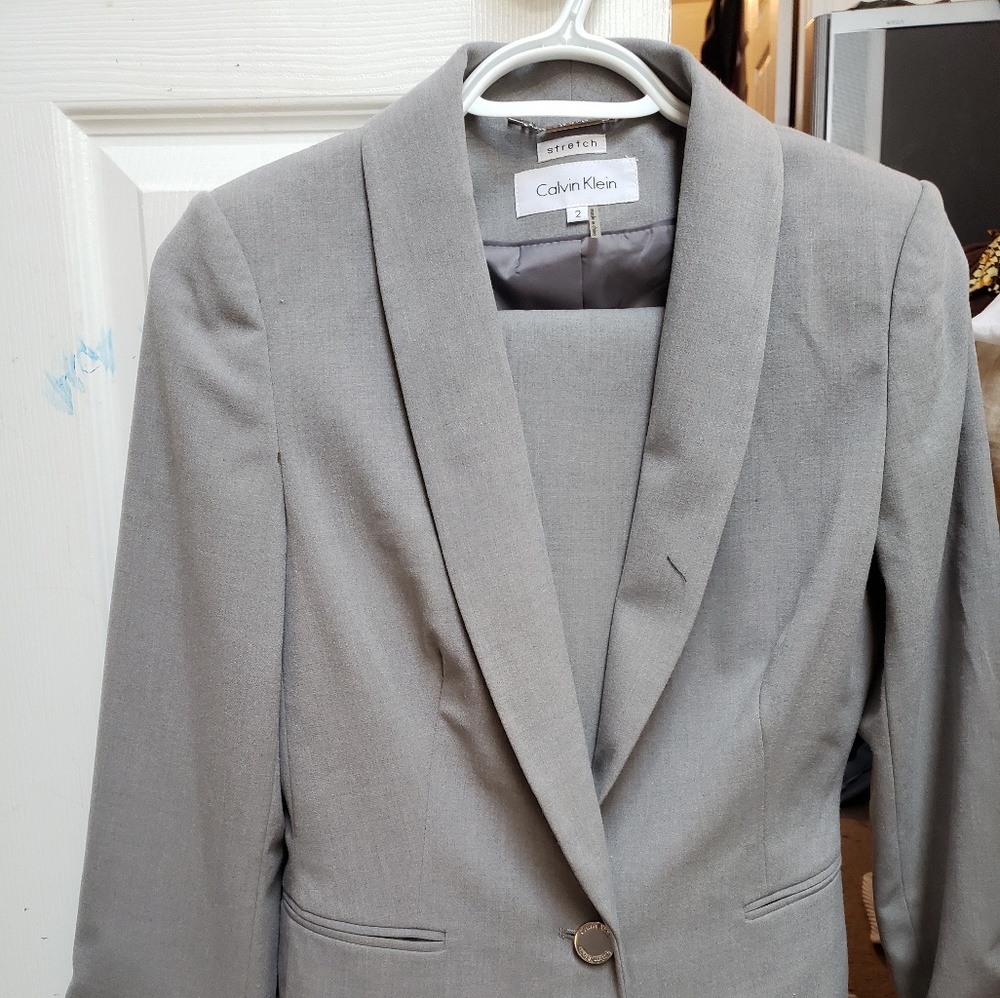 Pant suit